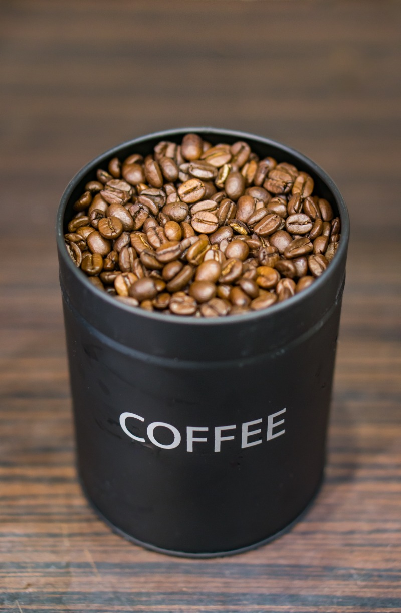 банка с зернами кофе